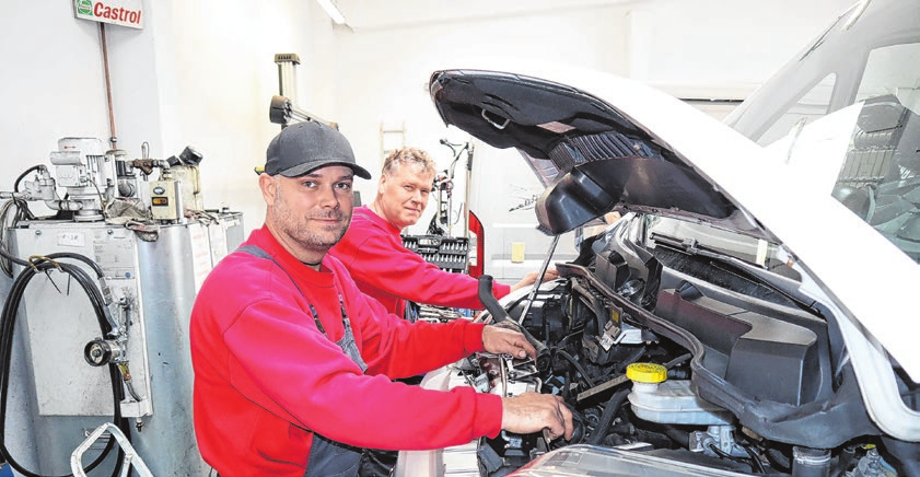 Blick unter die Motorhaube