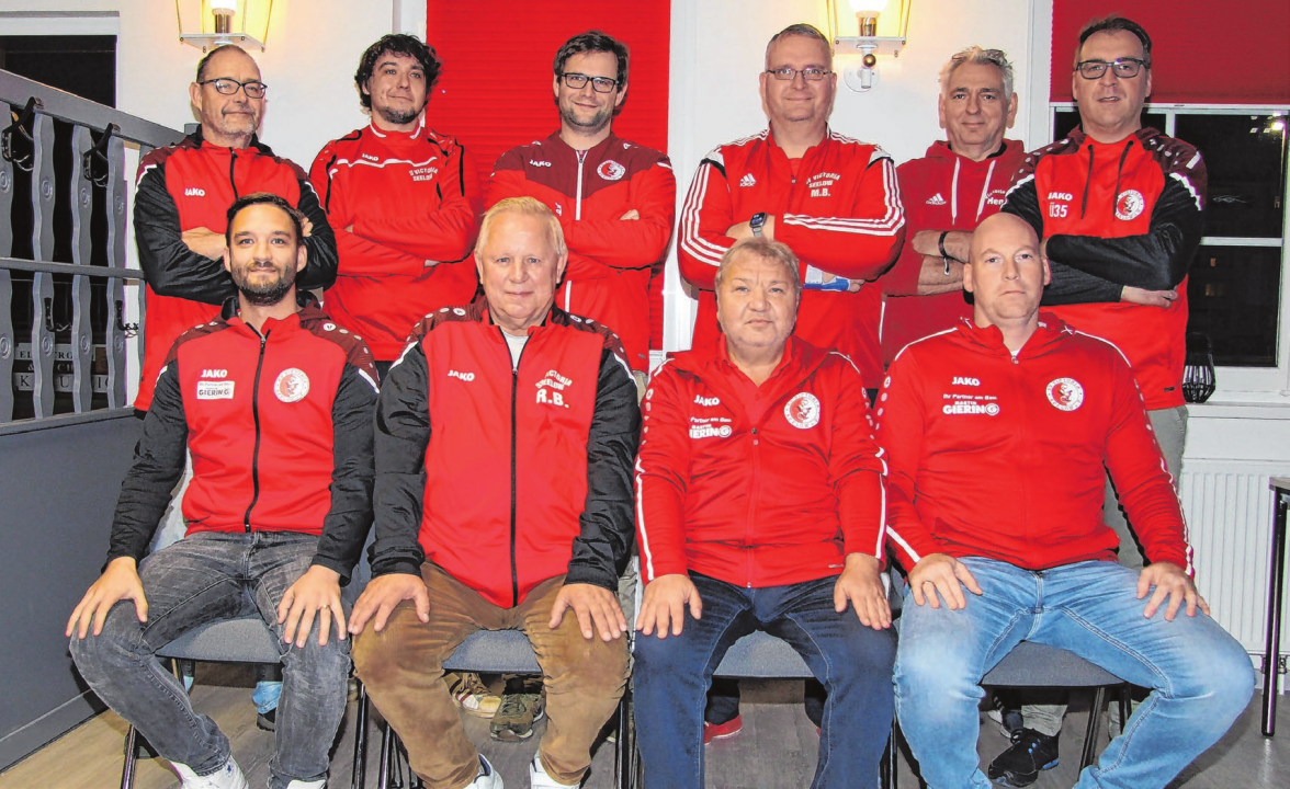 Der aktuelle Vorstand mit Nabil Nasser, Ehrenpräsident Roland Bienwald, Jörn Albrecht und Daniel Münch (vordere Reihe von links) Mario Zahn, Stephan Fröhlich, Benny Zahn, Mario Buchwald, Heino Doege und Matthias Trzewik (hintere Reihe von lins) es fehlt Ralf Möller.