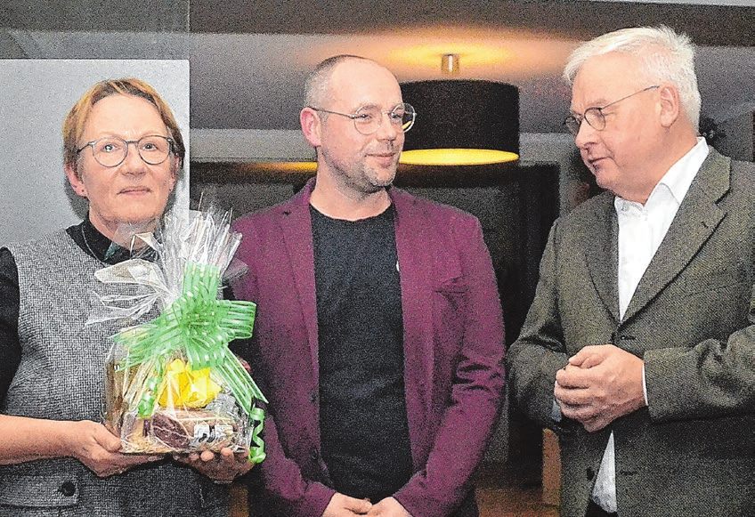 Großes Lob für langjährige Stammtische und Jahresveranstaltungen an die einstigen "Tannenhof“-Wirte Karin und Andreas Röthke (r.).