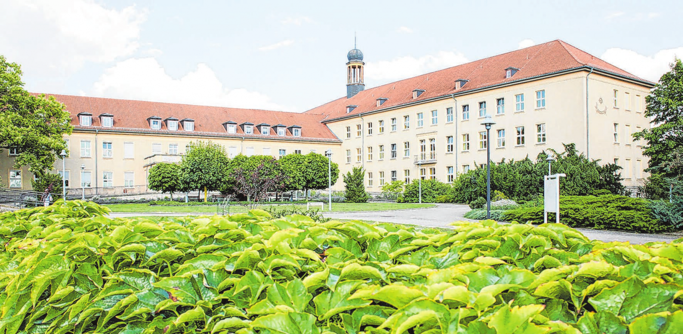 Der Standort Wriezen am Sonneburger Weg 3 etabliert sich in Richtung Endoprothetik: Die Orthopädie-Spezialisten dort führen beispielsweise Operationen an Knien, Hüften und Schultern durch.