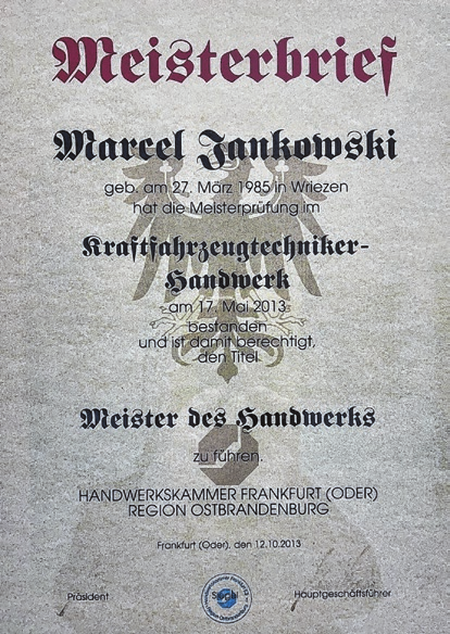 Der Meisterbrief: Seit März 2013 ist Marcel Jankowski Meister des Kfz-Handwerks.