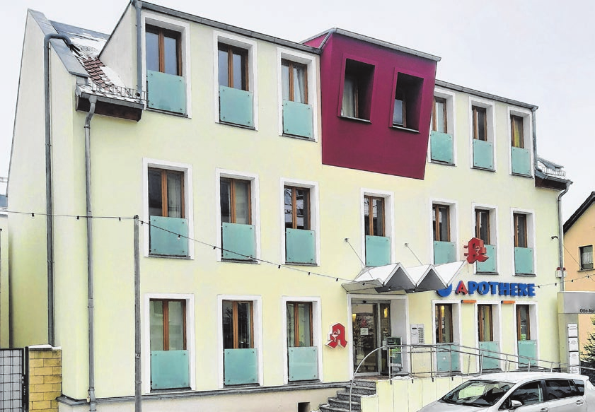 Aus „Pohl“ wird „Hirsch-Apotheke“: Der Standort im Ärztehaus an der Otto-Nuschke-Straße 2.
