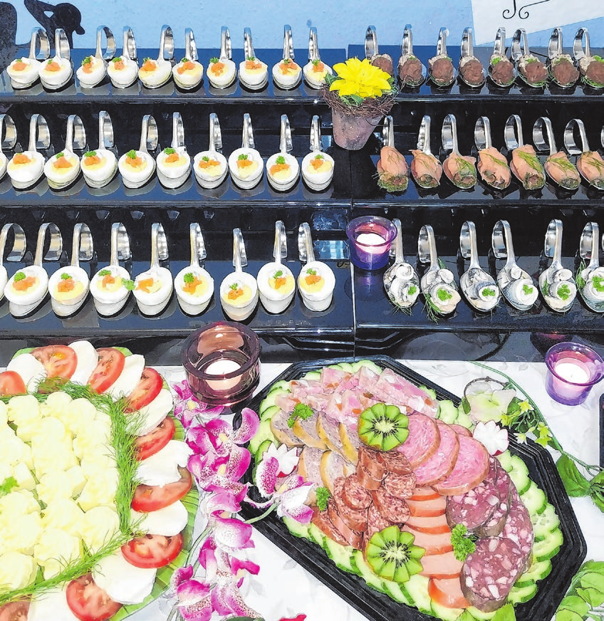 So gelingt jede Feier: Die Büffets von Rünzel sind nicht nur lecker, sondern eine Augenweide. Warme und kalte Speisen, Fingerfood und andere Köstlichkeiten werden für bis zu 150 Personen geliefert.