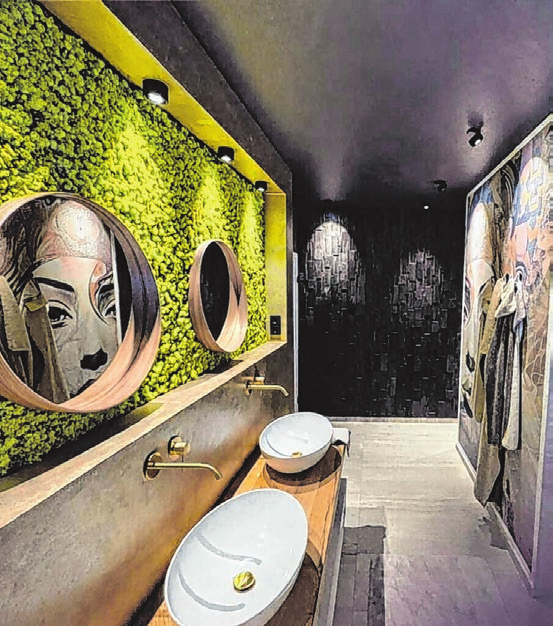 Moos als Gestaltungselement: Natur trifft Design - ein Bad mit Atmosphäre und Tiefe.