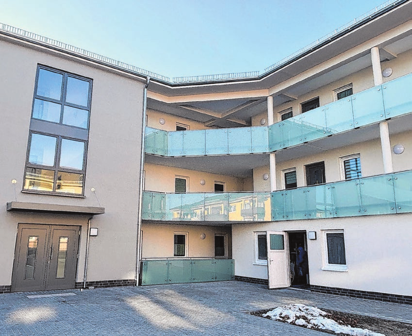 <span id="ih49w">...und vom Hof aus</span>