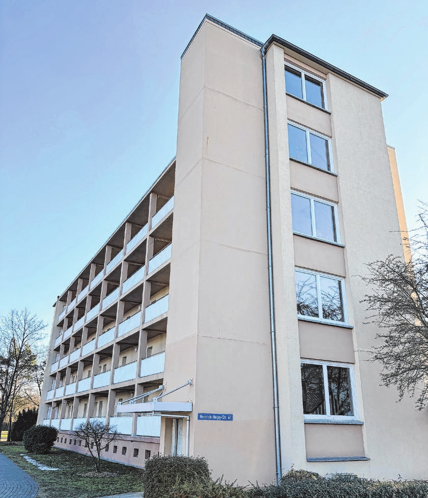 Inzwischen ein Wohnhaus, das für Premnitzer Stadtbaugeschichte steht: Die Heinrich-Heine-Straße 41 aus frühen DDR-Zeiten hatte mit Hausnummer 37 einen Zwillingsbau. Nach dessen Abriss entstand hier bis Sommer 2021 ein Neubau, der für den Beginn des jetzt vollendeten „Dichtereck“-Projekts steht. Foto: René Wernitz