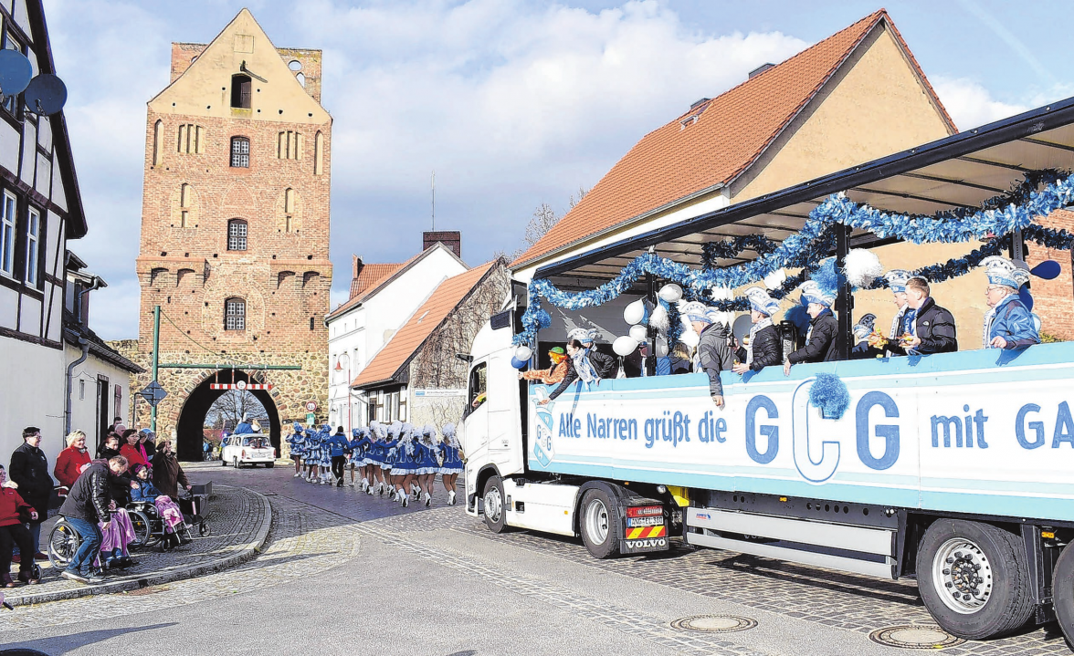 Vom Mühlenweg wird sich der Zug der fröhlichen Leute am Rosenmontag wieder durch Gartz bewegen. Kurz vor dem Ende am Kanonenschuppen wird dann auch wieder das Stettiner Tor passiert. Foto: Jörg Matthies