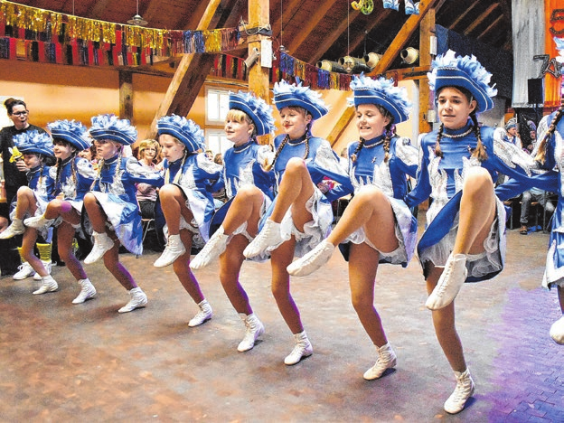 <span id="i5sqf"> Im Kanonenschuppen wartet nach dem Umzug auf alle Feierlustigen wieder ein buntes Programm, bei dem die Tanzgarden natürlich nicht fehlen dürfen. Fotos (Archiv): Jörg Matthies</span>