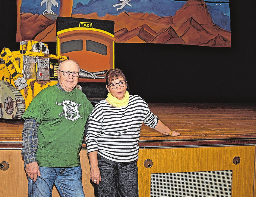 Schon Tage vor der ersten Faschingsparty hatten Besucher die Gelegenheit, die aufwendig gestalteten Kulissen zu besichtigen, die Rüdiger Schulz und Katy Müller-Schmidt mit Stolz präsentierten.