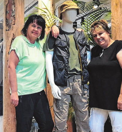 Auch bei camel active kaufen die beiden die neuesten Kollektionen für den Laden ein.