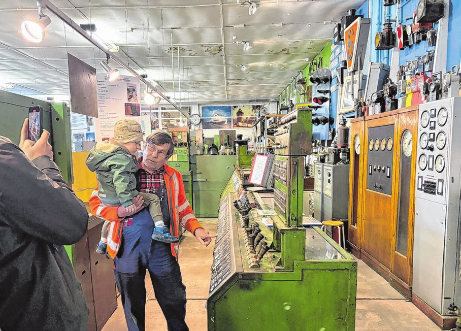 In der Ausstellung wird auch den jüngsten Besuchern vermittelt, wie die historische Stellwerkstechnik funktioniert.