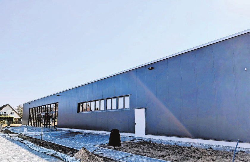 In den letzten Zügen: Die neue Halle der Fahrrad Füchse in der Otto-Lilienthal-Straße steht kurz vor der Eröffnung.