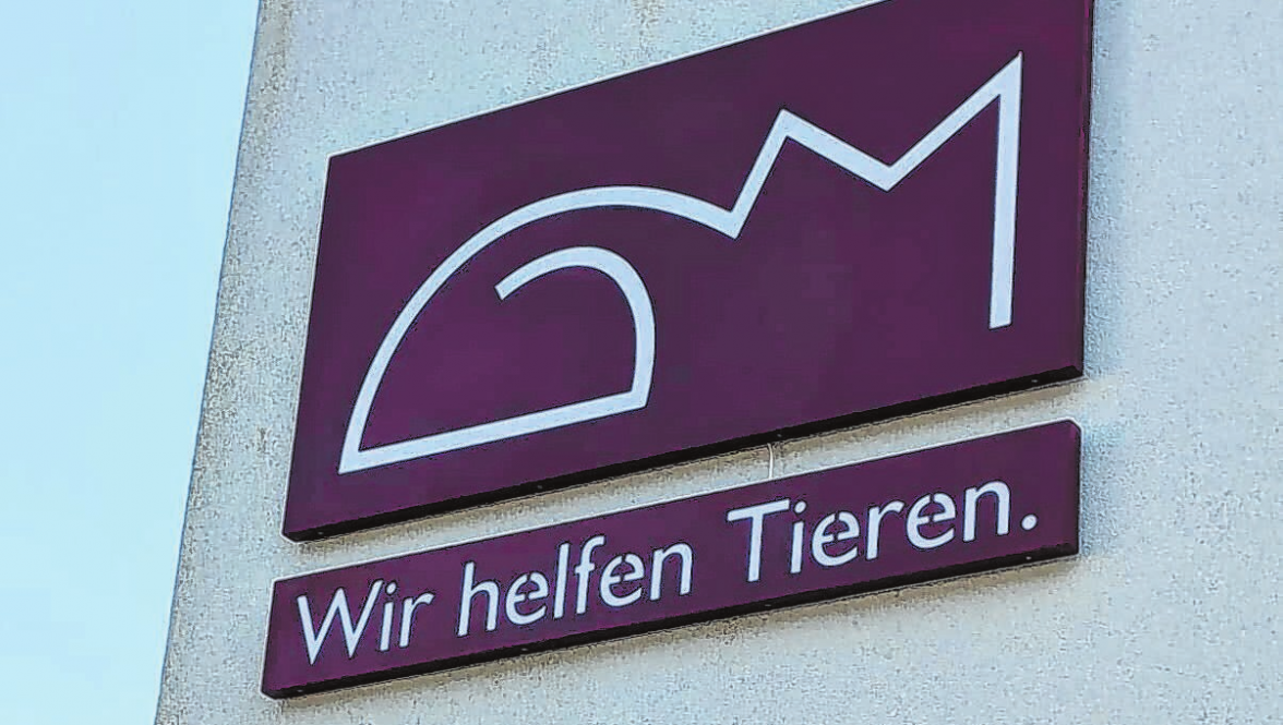 Ein klarer Anspruch: Seit 35 Jahren steht die Arbeit der Klinik im Zeichen der medizinischen Versorgung von Tieren.