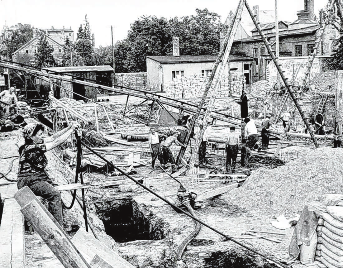 Das waren die Anfänge nach dem Krieg: Im Sommer 1955 wurden die Bohrpfähle für das Gebäude gesetzt. Foto: Hans Ohnesorge/Archiv Oderlandmuseum