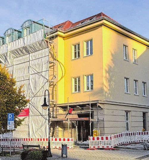 Als vor einigen Wochen die Planen und Gerüste gefallen waren, wurde sichtbar, welche Verwandlung das Gebäude der Alten Post erfahren Foto: Udo Plate hat.