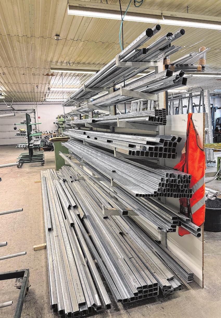 Blick in die Produktionshalle der Fensterbaufirma Krenz & Fuß