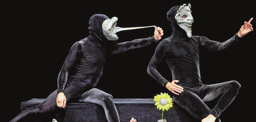 Mit den Lehmmasken hat die Geschichte von Mummenschanz begonnen. Zwei Figuren kneten sich dabei immer wieder neue Gesichter. Foto: Mummenschanz Stiftung Noe Flum