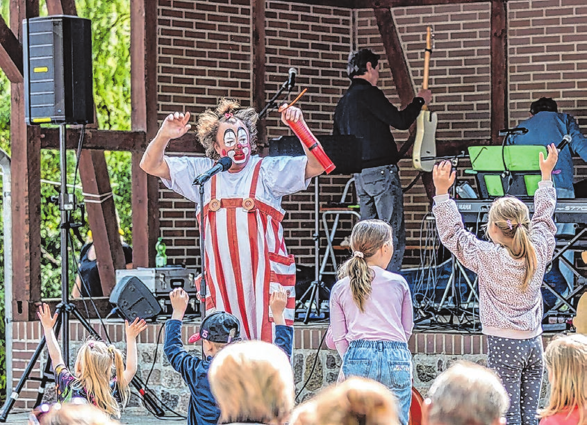 Auch 2026 für die Kinderunterhaltung zuständig: Clown Kaily ist das Osterfete-Urgestein. Allerdings unterhält er längst nicht allein die kleinen Gäste im Tierpark.