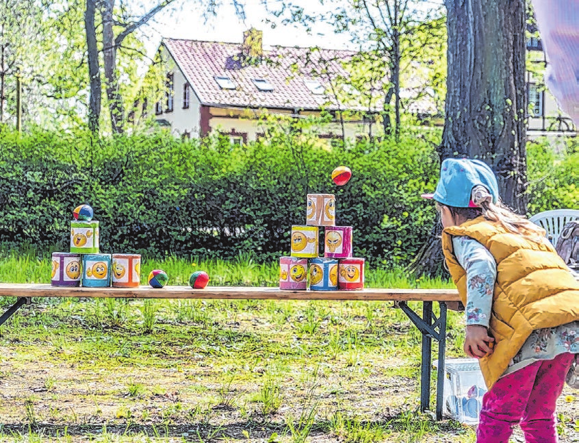 Ob das ein Treffer wird? Auch in diesem Jahr sind an den Spielstationen Zielgenauigkeit, Geduld und Konzentration gefragt. Und Spaß macht's dank einer großen Vielfalt an Angeboten auch noch! Für die Stärkung hinterher gibt's natürlich ebenfalls etwas.