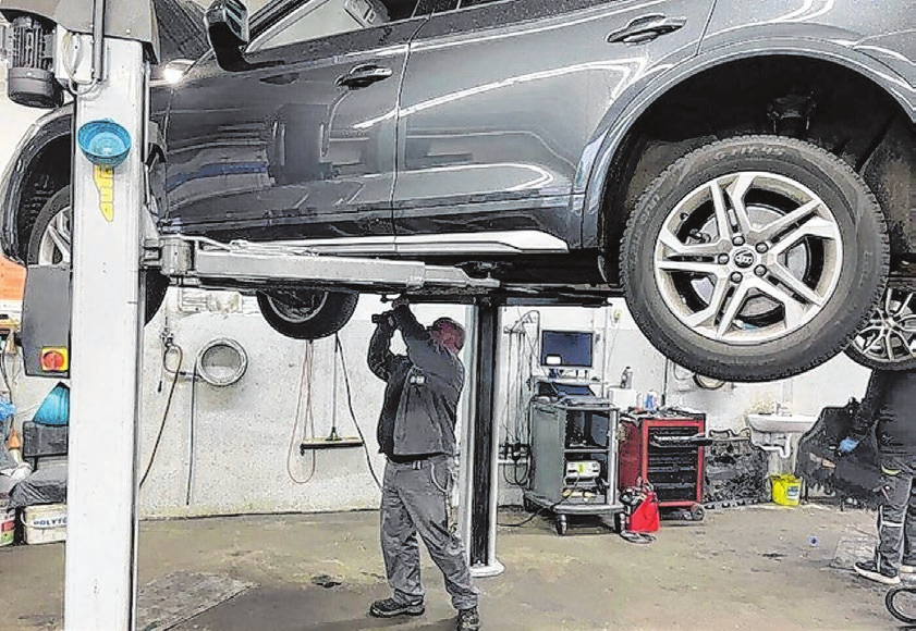 In der Werkstatt sorgen Fachwissen, moderne Technik und Erfahrung dafür, dass Fahrzeuge schnell wieder auf die Straße kommen.