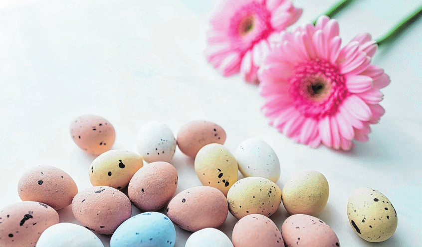Symbole wie Ei und Hase stehen bis heute für neues Leben und Wachstum und die Frühlingsbotschaft.