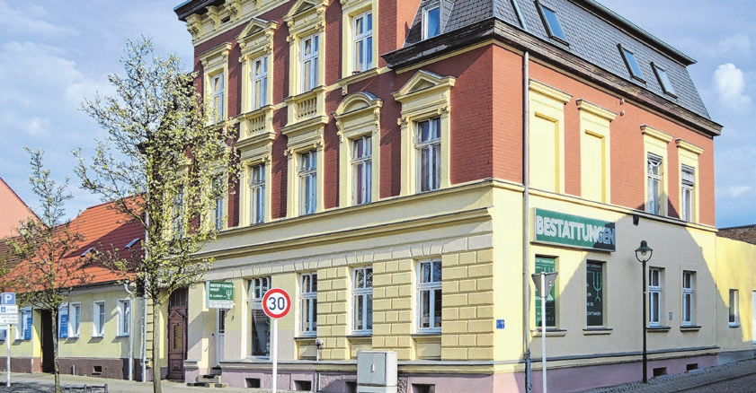 Ist hoffentlich bald wieder Hauptsitz des Luckow-Teams: das Domizil des Bestattungshauses in der Berliner Straße 2.     Foto: Stefanie Trapp