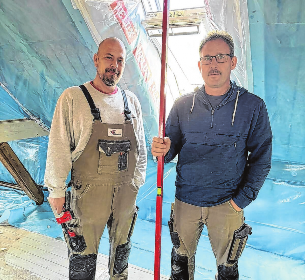 Guido und Karsten gestalten Räume: Mit Leichtbauwänden, Decken und Verkleidungen schaffen sie Struktur - inklusive Wärme-, Schallund Brandschutz.