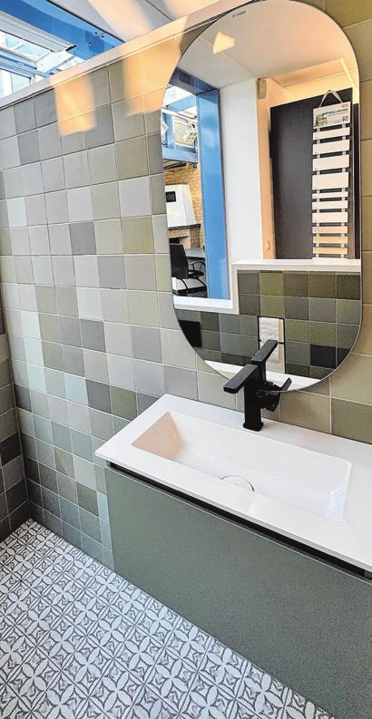 Von klassisch bis individuell: Die Musterausstellung zeigt vielfältige Gestaltungsmöglichkeiten und hilft Bauherren, ihr persönliches Badkonzept zu entwickeln.