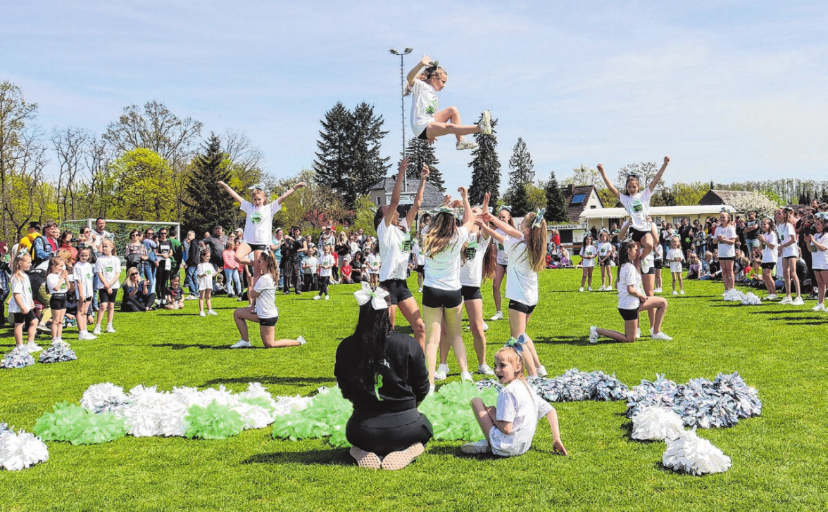 Auch die Cheerleader von Grün-Weiß, die im Vorjahr bis zur WM reisen durften, beteiligen sich wieder am Programm. Foto: Thomas Berger