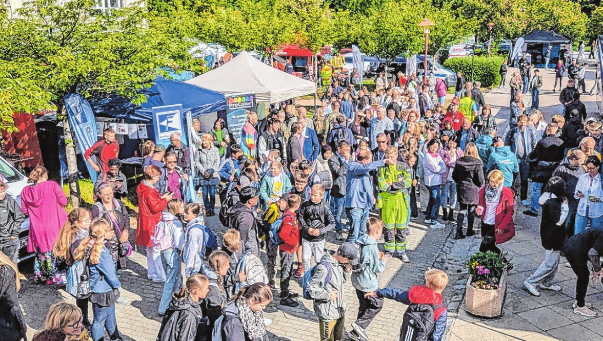 Andrang herrscht jedes Jahr an beiden Tagen bei der „Career Compass“, der mittlerweile größten Ausbildungsund Jobmesse im Landkreis Märkisch-Oderland. Fotos (5): STIC