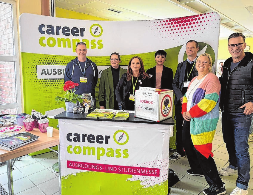 Beim freundlichen Team vom Infopoint kann man sich auch den Career-Compass-Aktivpass abholen, mindestens acht Stempel von Ausstellern einsammeln und an einer Verlosung teilnehmen. Es gibt dort tolle Gutscheine zu gewinnen.