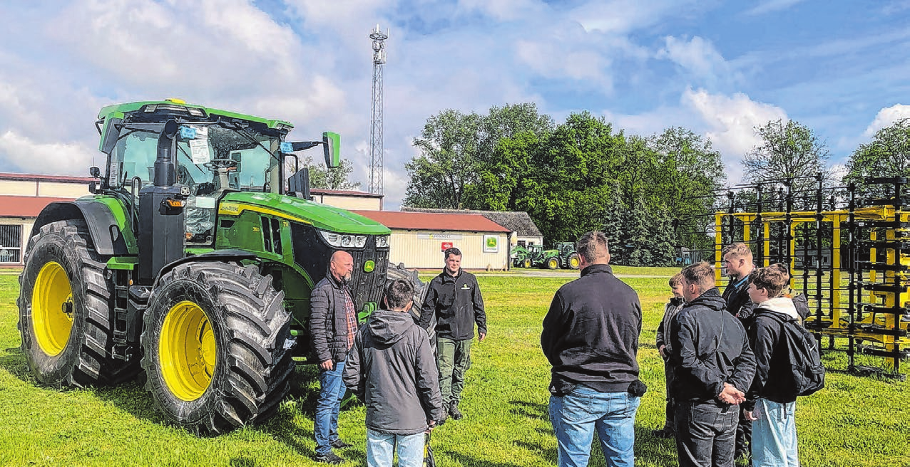 Große Technik zum Anfassen: Bei S&L Connect sorgte vor allem der moderne Traktor für staunende Blicke und viele Fragen rund um Landwirtschaft, Maschinen und technische Ausbildungsberufe. Fotos: Christine Schilg