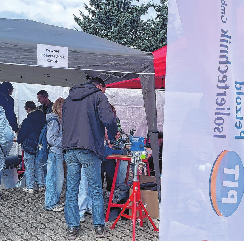 An den Mitmachstationen der PIT Petzold Isoliertechnik GmbH konnten die Jugendlichen selbst ausprobieren, wie handwerkliches Geschick und Präzision gefragt sind.