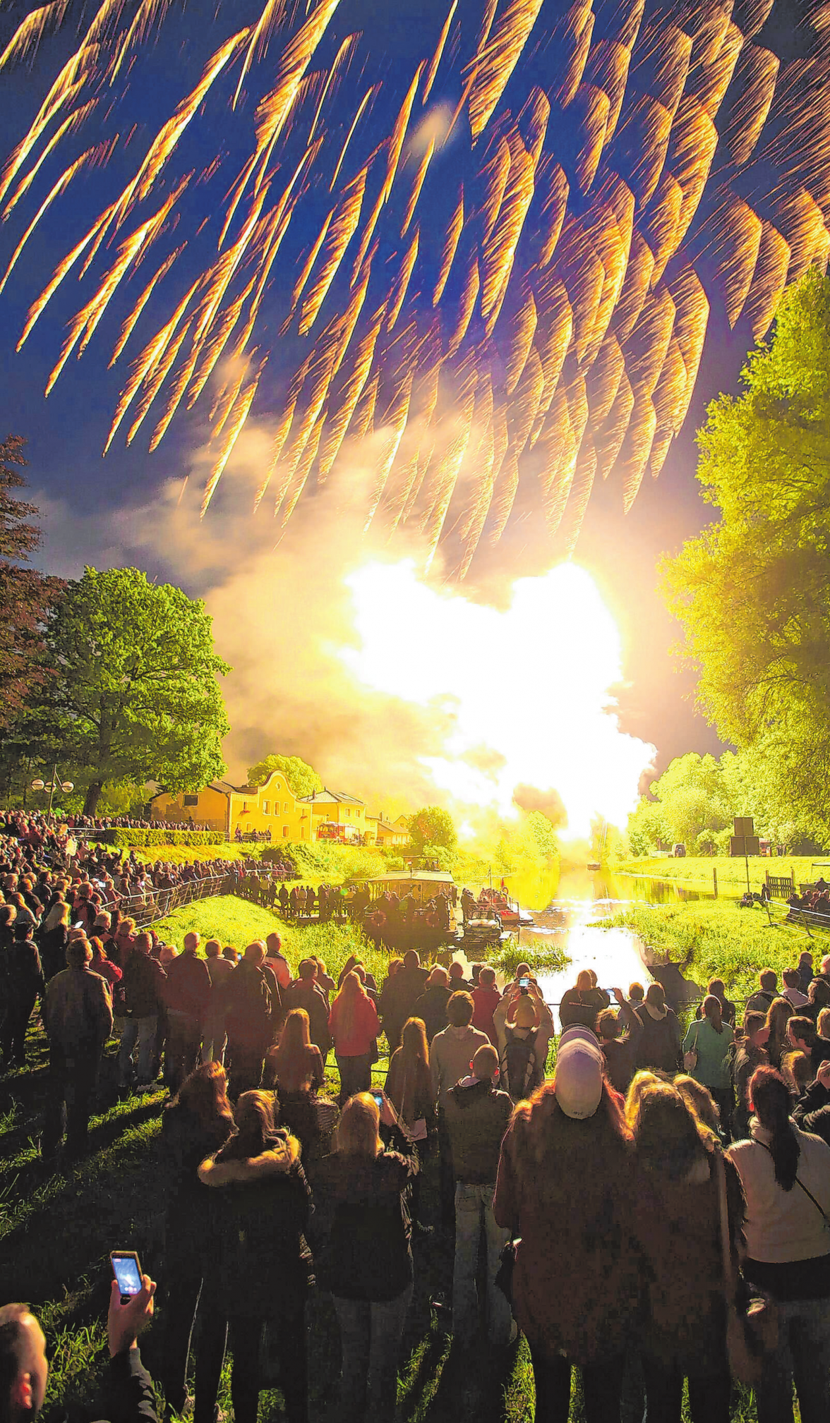 Auf dem diesjährigen Programm des 25. Flößerfests stehen eine unterhaltsame Bühnenshow, eine bunte Händlermeile und eine Feuer- und Lasershow. Besonderes Highlight ist wie in jedem Jahr das große Feuerwerk am Sonntagabend um 22.30 Uhr. Tagsüber gibt es aber auch für die kleinen Gäste vielfältige Unterhaltungsangebote. Der Eintritt zum Fest ist frei. MOZ/Thomas Burckhardt