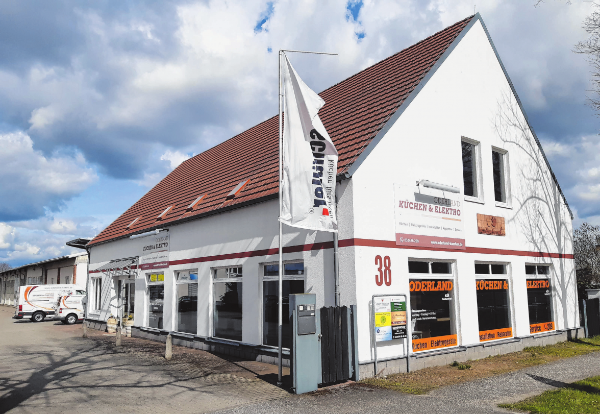 In der Karl-Marx-Allee 38 in Neuhardenberg sitzen die Fachleute der K&S Küchen & Elektro Service GmbH. Fotos: Röseler/Lubisch (2)