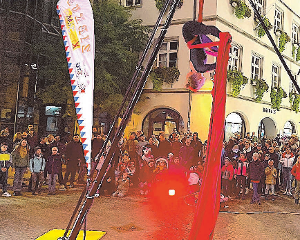 Da muß man hin: Zirkus KISSIMO - diesmal mit der atemberaubenden Akrobatik-Show auf dem Kesselplatz.