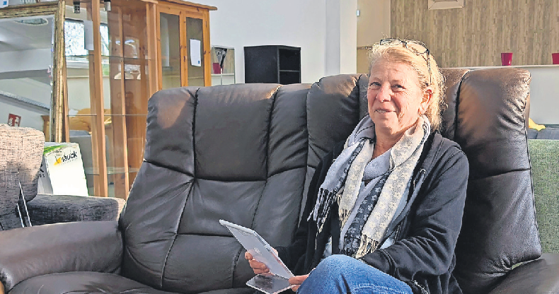 Manuela Schilling leitet das Wangener Second-Hand-Kaufhaus mit großer Möbelabteilung.