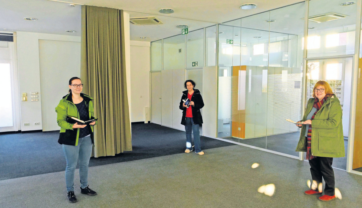 Das Bibliotheksteam in den Räumen der neuen Pop-up-Bibliothek (von links): Saskia Drexlmaier, Christin Razman und Stadtbibliotheksleitein Elke Brünle. Fotos (3): Brand