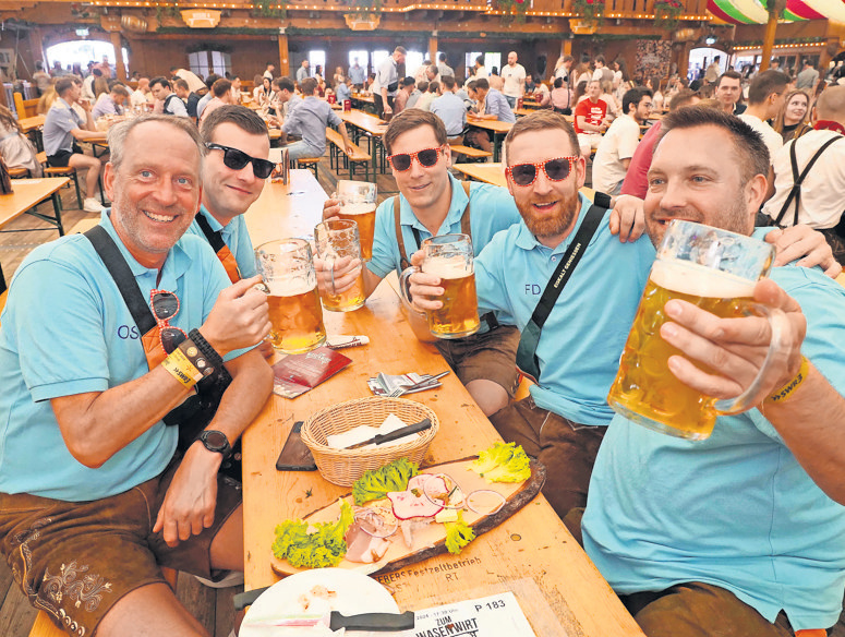 Beim Stuttgarter Frühlingsfest verwandelt sich der Cannstatter Wasen 23 Tage lang in einen Festplatz für die ganze Familie und für alle Generationen. Fotos: in.Stuttgart/ Sascha Feuster; Andreas Rosar Fotoagentur-Stuttgart.