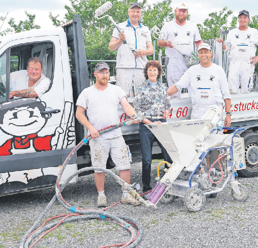 Geballte Fachkompetenz für Altund Umbauten: Das Team um Thomas Jungmann (vorne rechts) Foto: Günter Bergmann