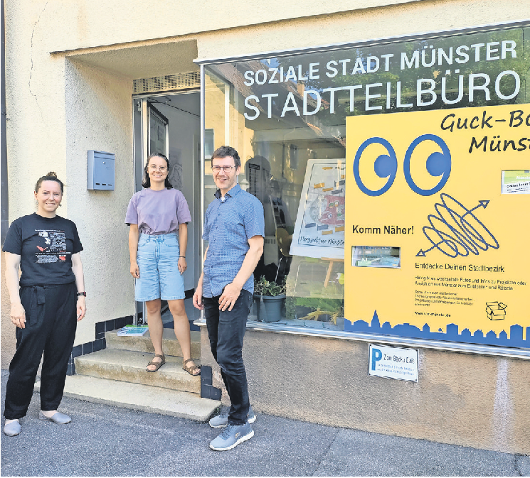Das Team der Sozialen Stadt Münster: Franziska Laue von der Stadt Stuttgart (links) mit Jana Ebeling und Andreas Böhler vom Stadtteilbüro. Foto: Martina Fürstenberger