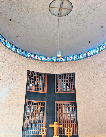 Wer möchte, kann eine Führung in der Kreuzkirche mitmachen.