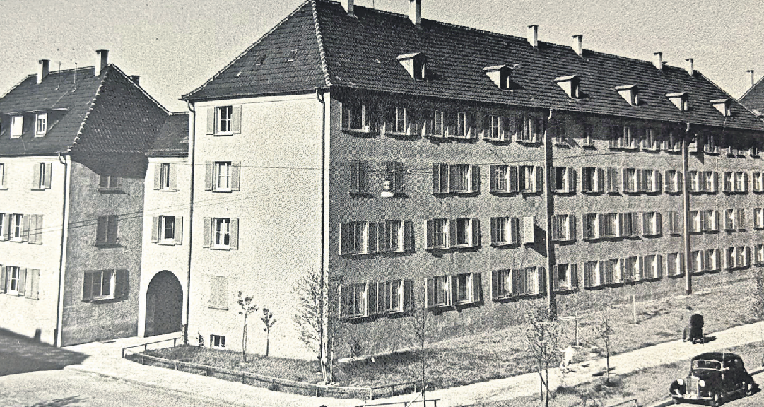 Innerhalb von neun Jahrzehnten hat sich die Esslinger Wohnungsbaugesellschaft vom reinen Wohnbauunternehmen zum vielfältigen Anbieter entwickelt: Sie stellt erschwingliche Mietwohnungen zur Verfügung, errichtet moderne, gut ausgestattete Eigentumswohnungen, baut nachhaltig und innovativ, sorgt sich um die Gemeinschaft in den Quartieren.