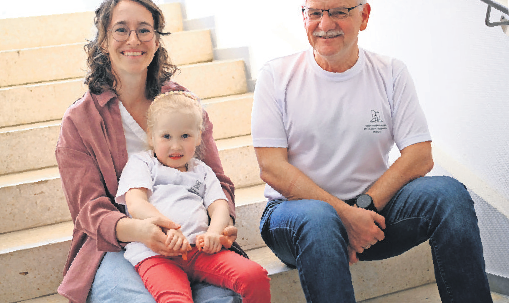 Die zweite Vorsitzende Maresa Huber mit ihrer Tochter Milena, und der Vorsitzende Michael Fritton legen Wert auf die Authentizität der Tänze und Trachten. Foto: Karin Ait Atmane