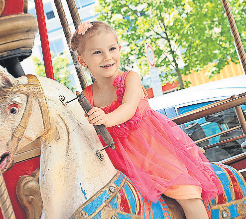 Immer mittwochs im August gibt es Eliszi's historisches Kinderkarussell kostenlos für kleine und große Mitfahrer. Foto: z