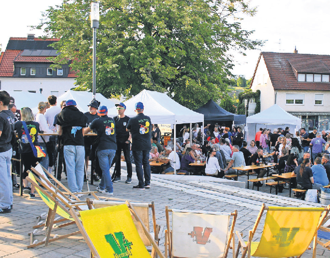 Gut besucht war das Straßenfest der Scillamännle auf dem Kelterplatz Hofen.