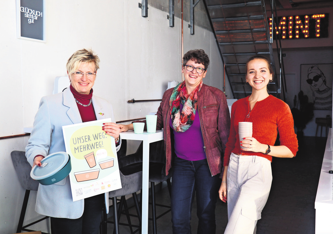 Bürgermeisterin Susanne Widmaier, Wirtschaftsförderin Elke Hammer und Gastronomin Marie Krumbein (v.l.) Foto: Stadt Rutesheim