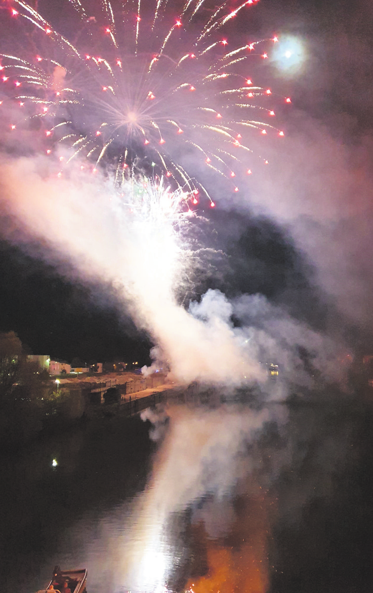 Ein Feuerwerk erhellt am Montag den Himmel - passend zum Abschluss der Kirbe. Foto: Gemeinde Benningen