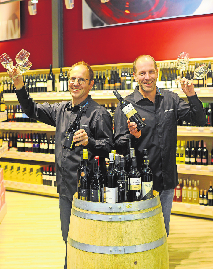 Stefan und Mark Apfelbach freuen sich auf Weinliebhaber. Foto: Archiv/Werner Kuhnle