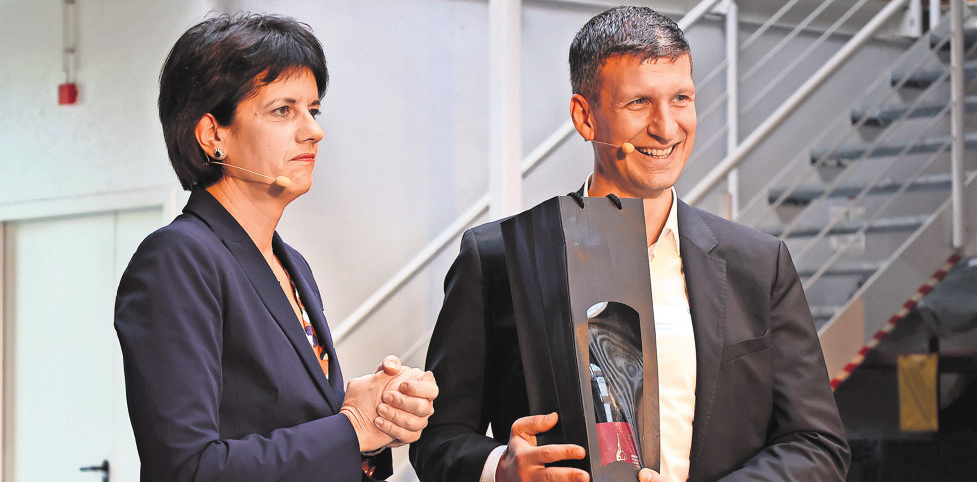 Fellbachs Oberbürgermeisterin Gabriele Zull und der GHV-Vorsitzende Maurizio Messina bei der Jubiläumsfeier. Foto: Michael Käfer